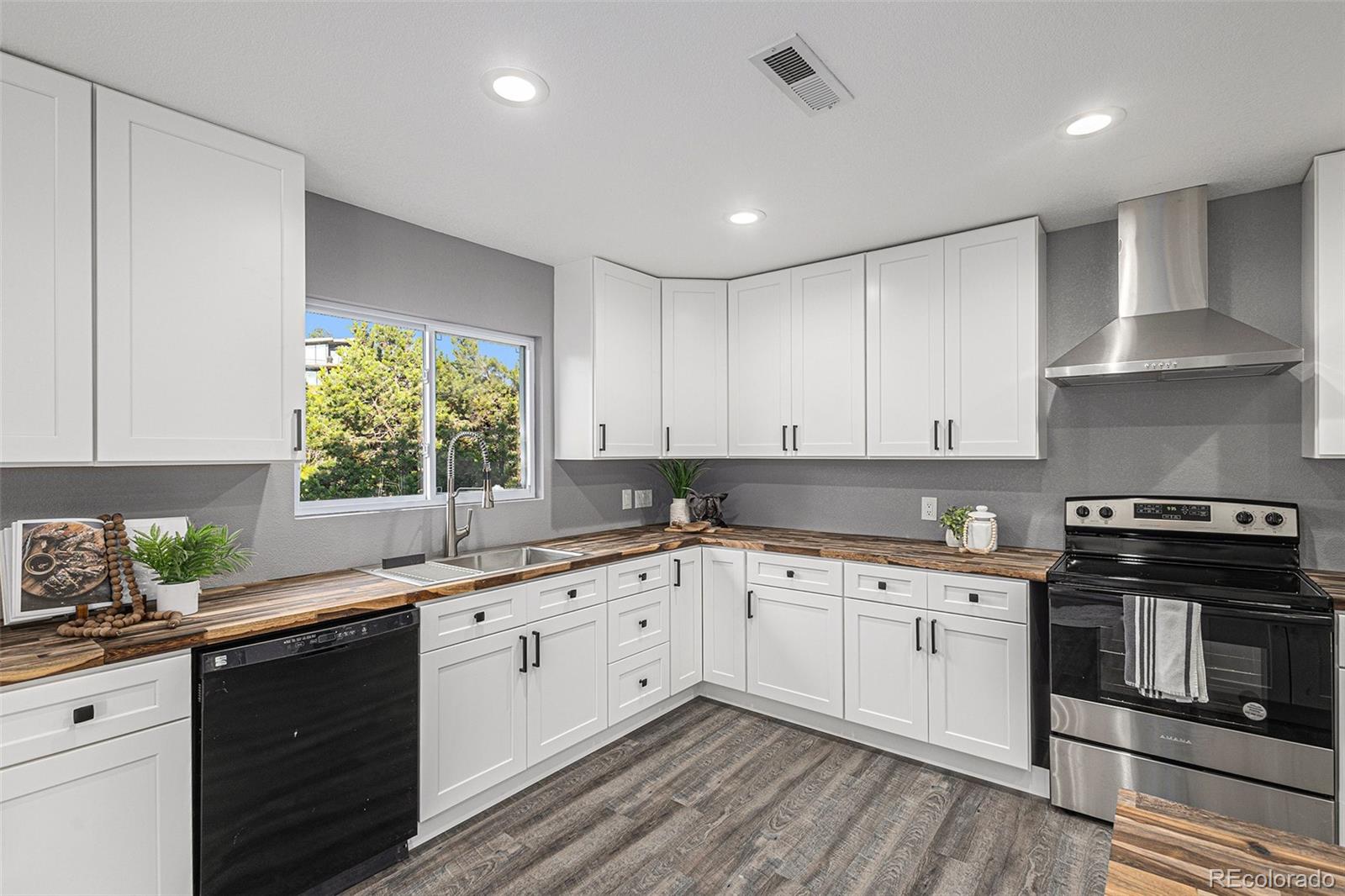 4432 Sentinel Rock