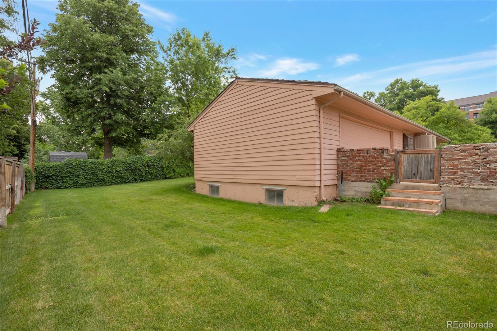 2309 E Floyd Place