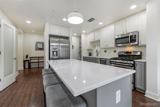 1630 N Clarkson Street Unit: 408