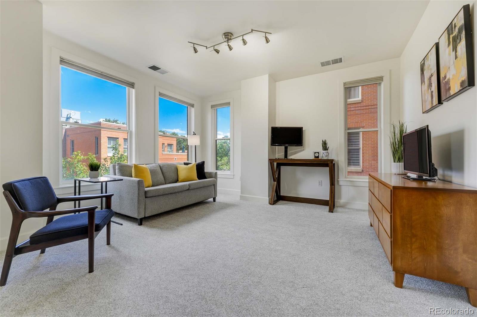 1630 N Clarkson Street Unit: 408