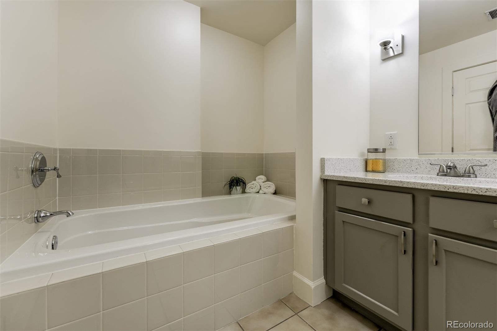 1630 N Clarkson Street Unit: 408