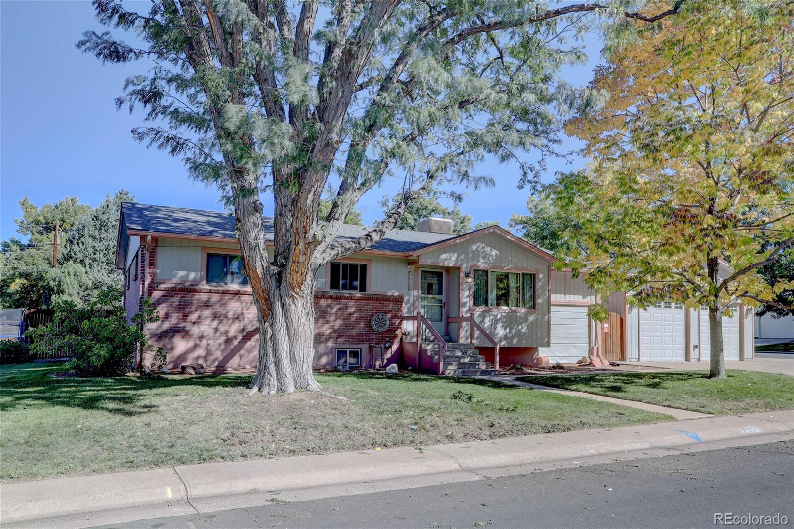 707 W Davies Way