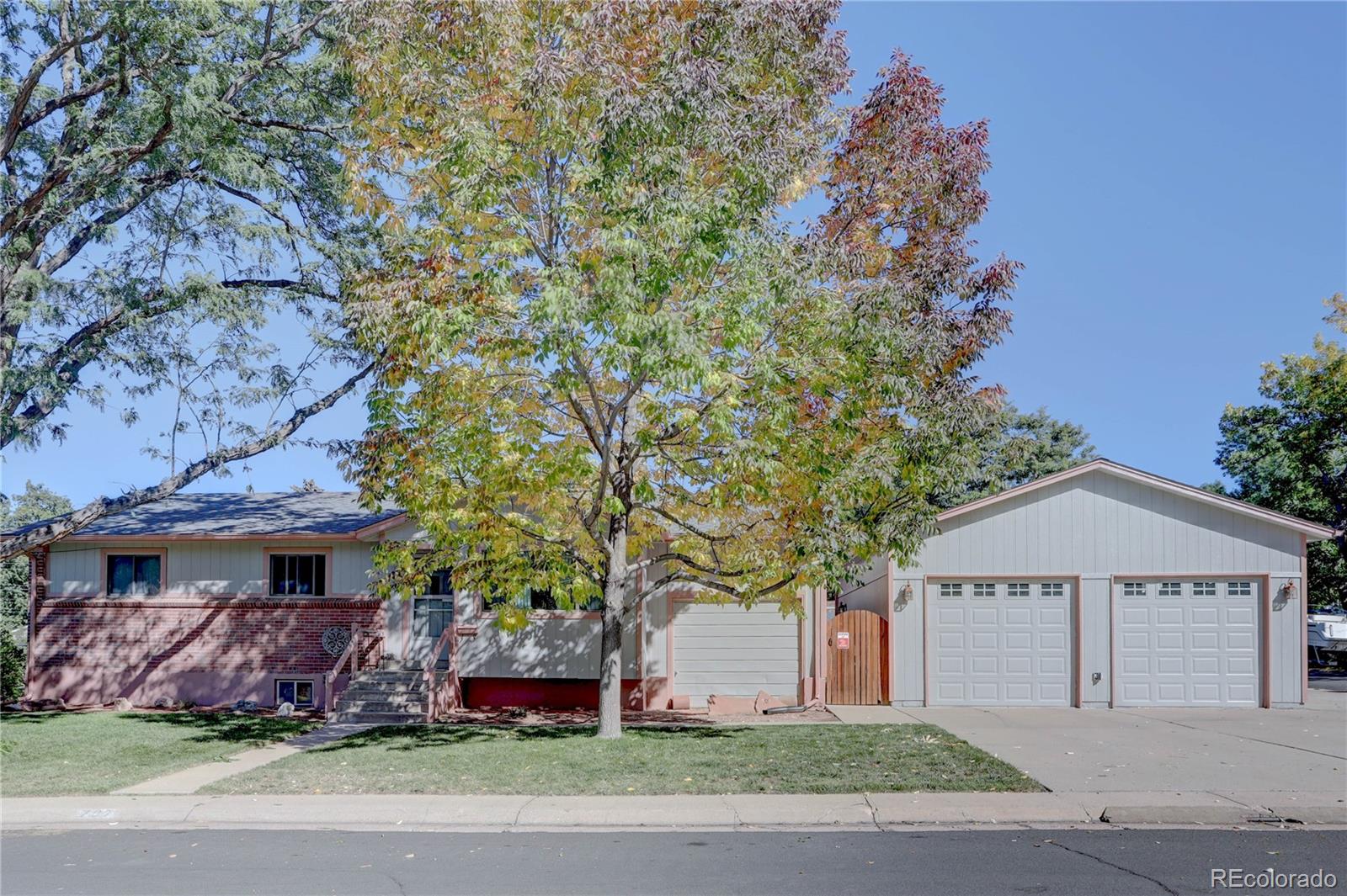 707 W Davies Way