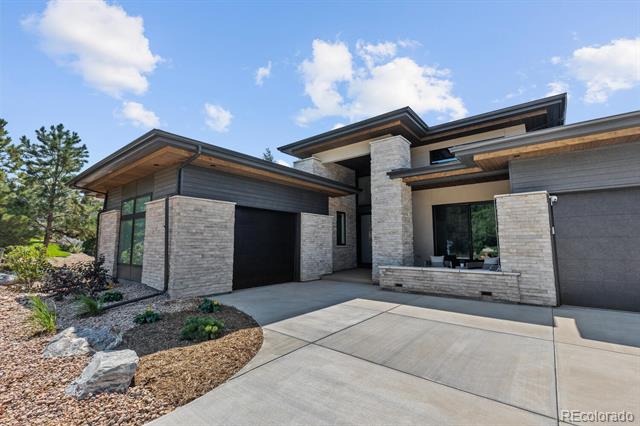 2596 Saddleback Drive