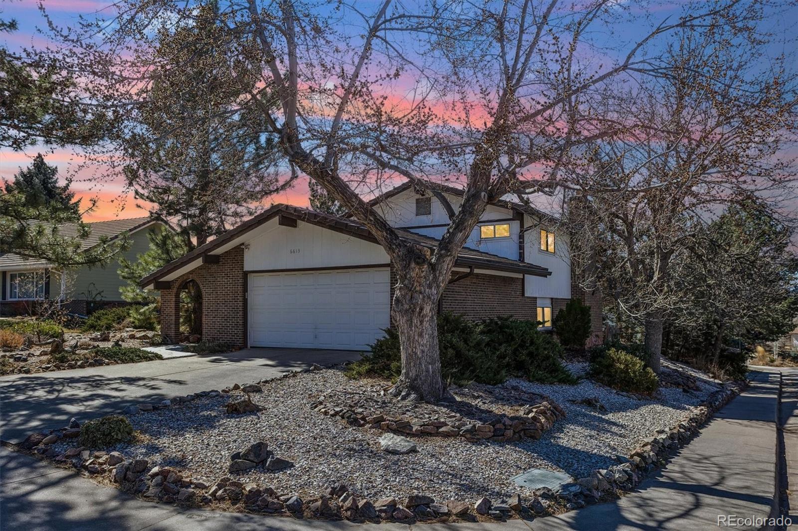 6613 S Pontiac Court