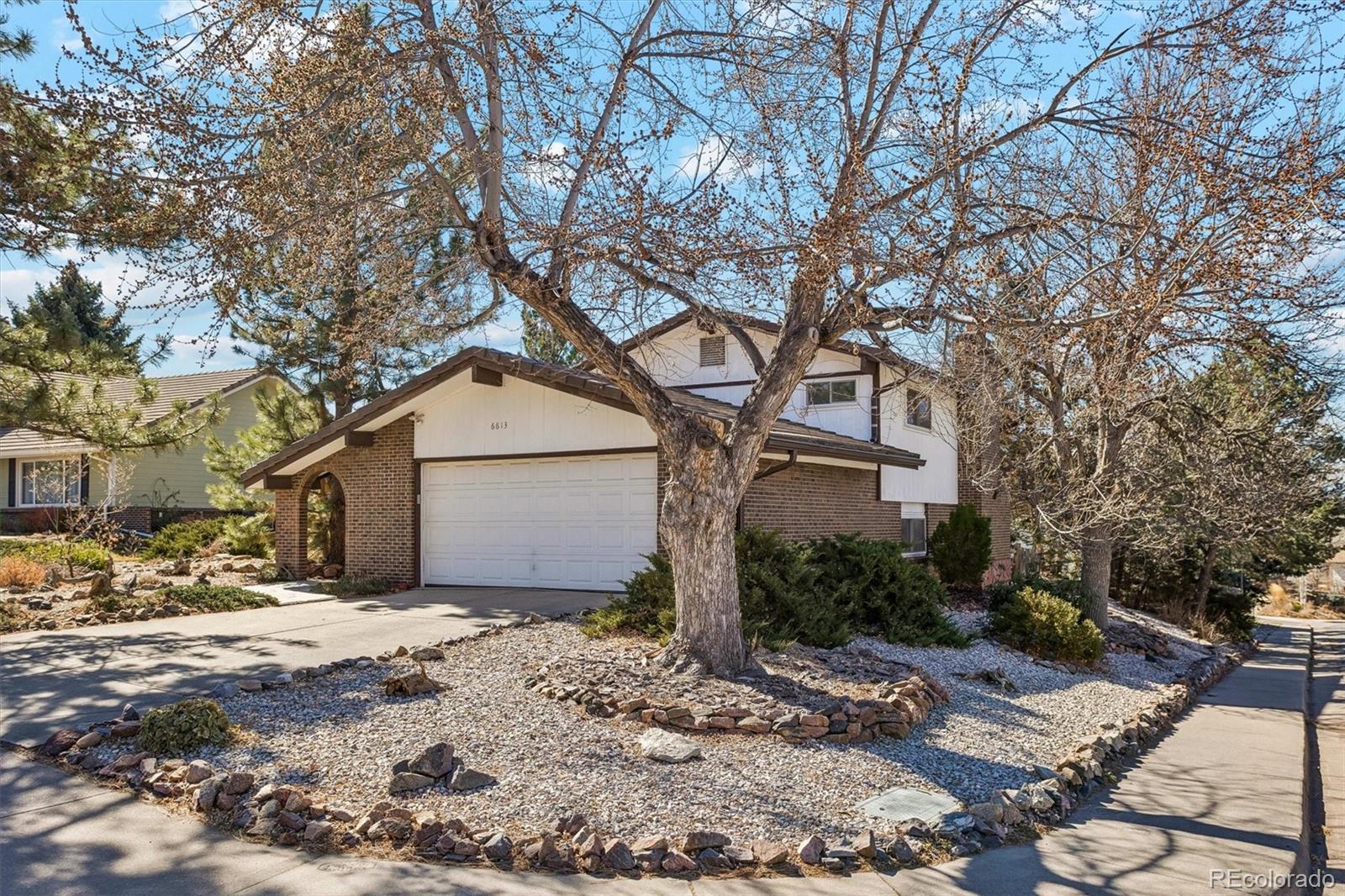 6613 S Pontiac Court
