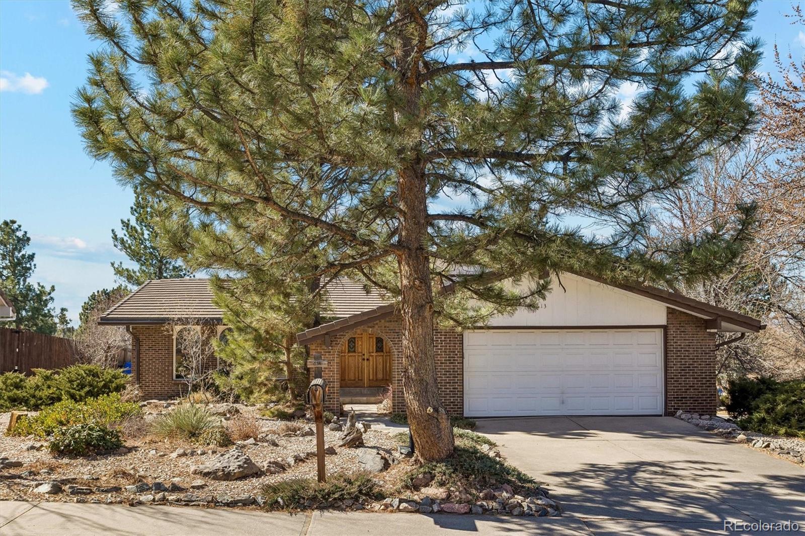 6613 S Pontiac Court