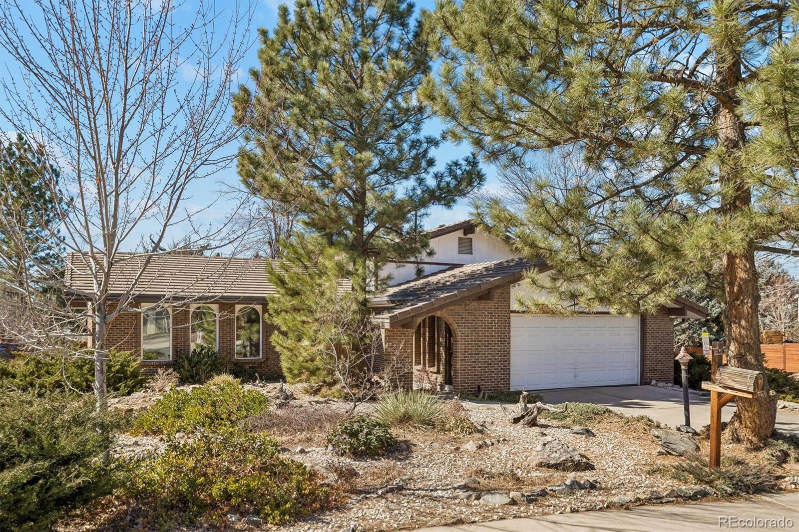 6613 S Pontiac Court