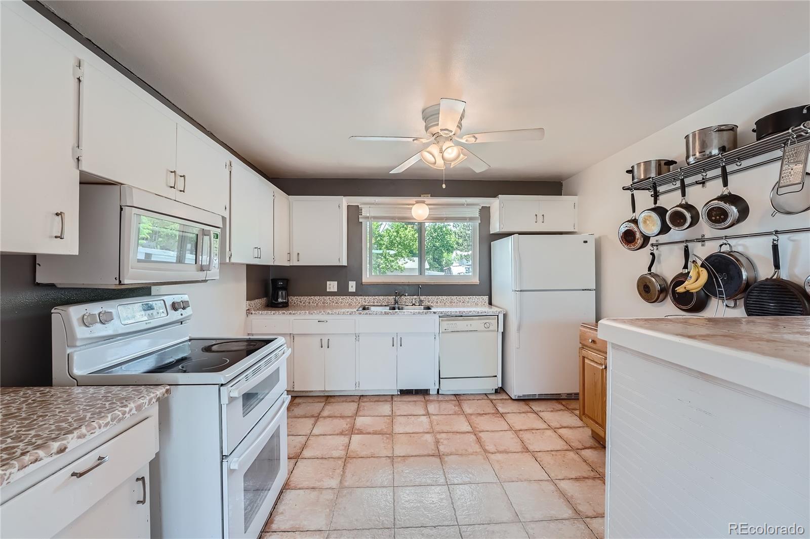 824 S Queen Way