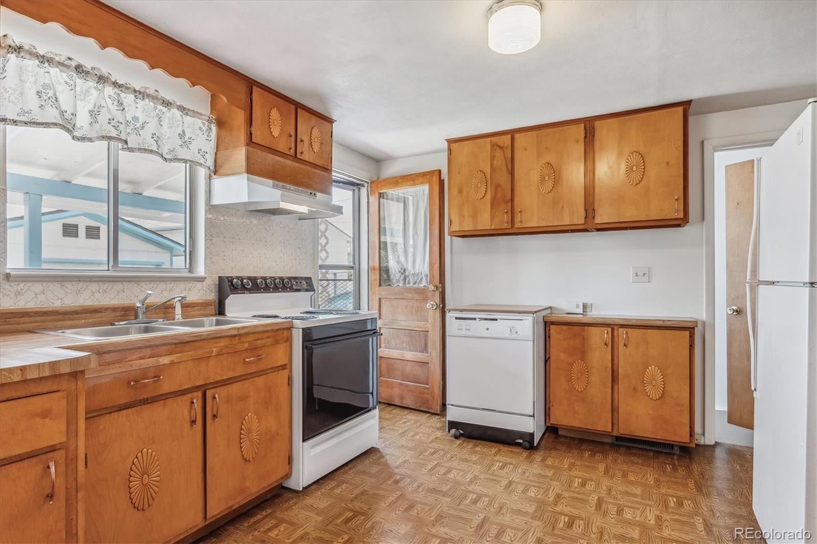 2650 W Wesley Avenue