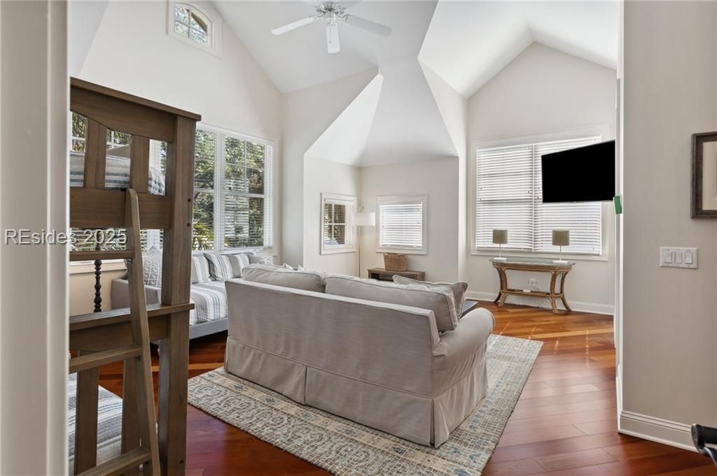 3 Gull Point Road