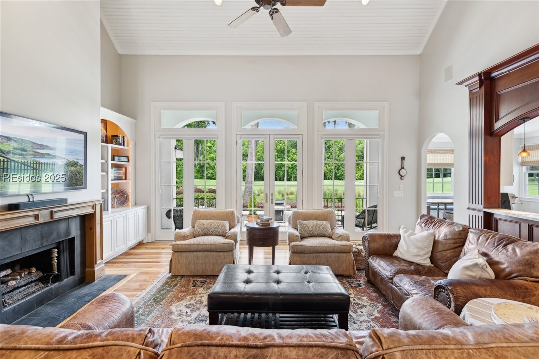 71 Lexington Dr