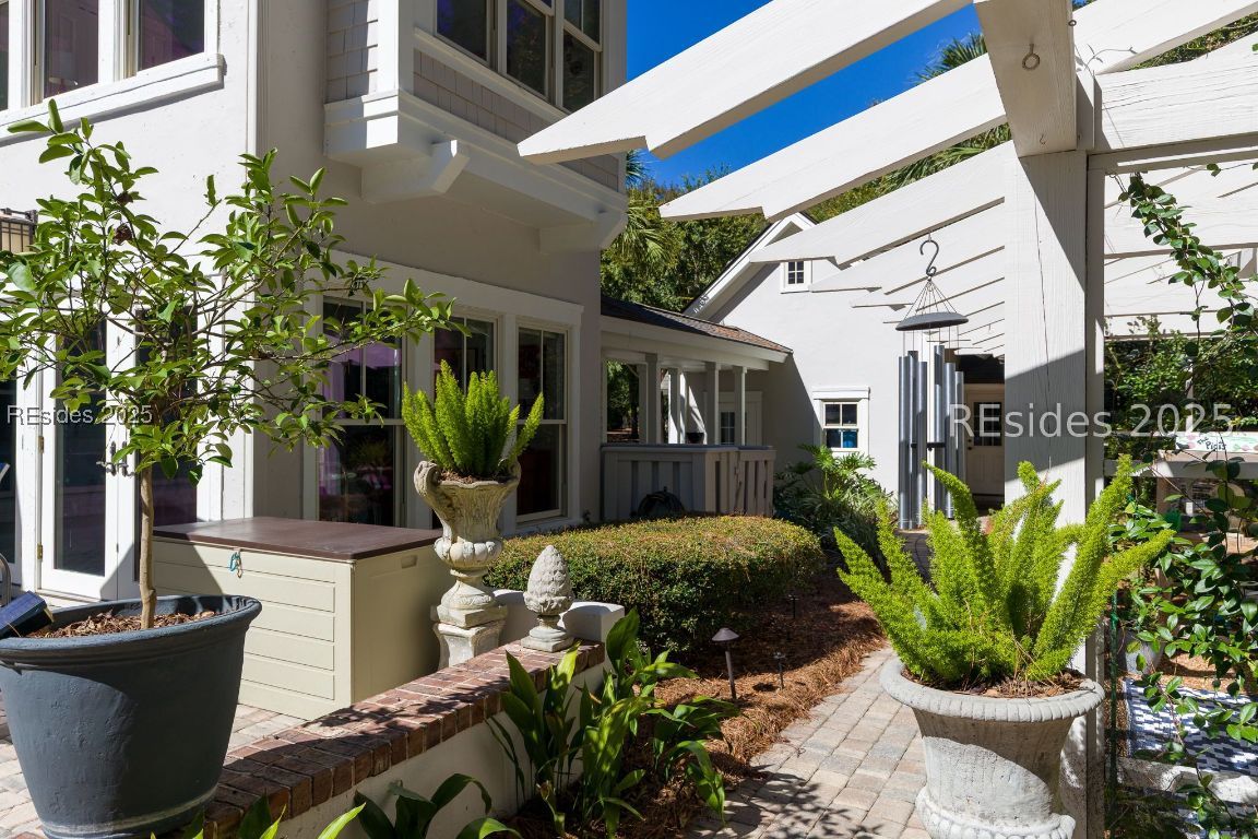 664 Colonial Drive