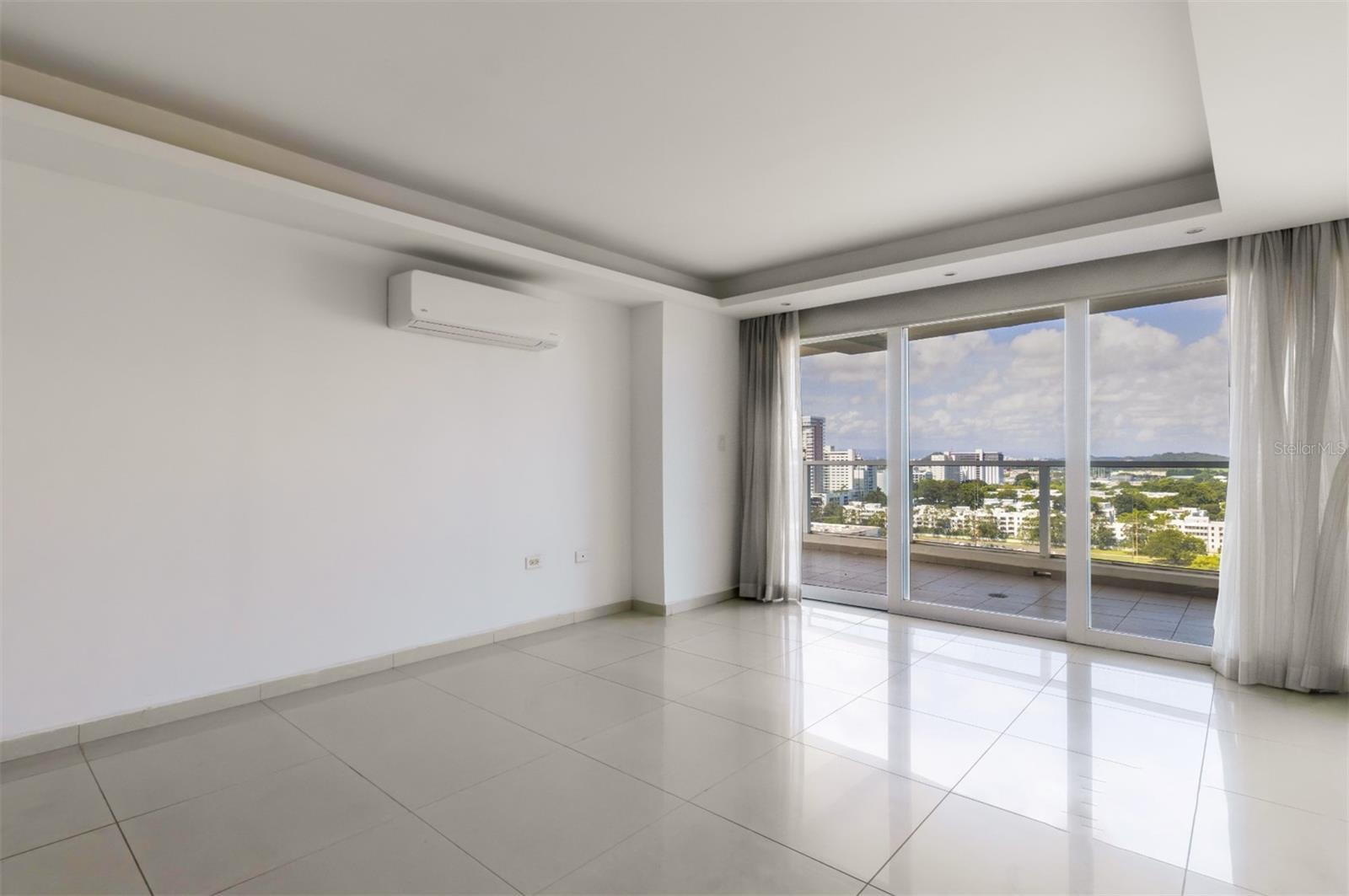 48 AV. LUIS MUÑOZ RIVERA #1607