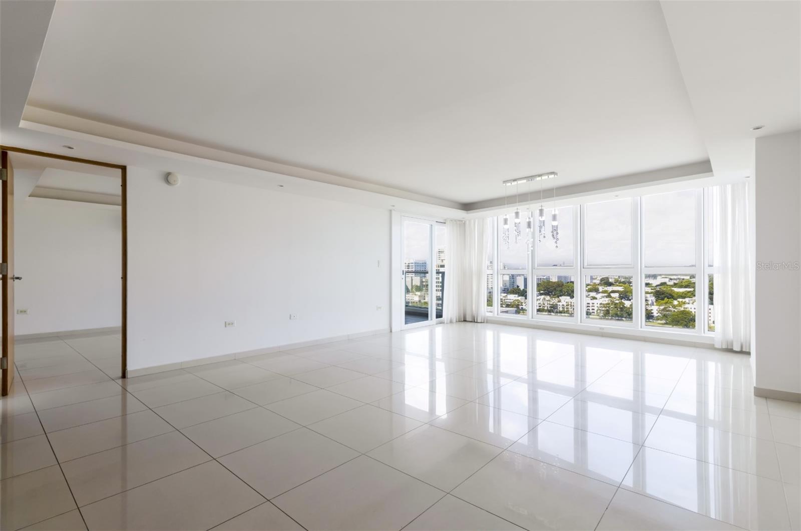 48 AV. LUIS MUÑOZ RIVERA #1607