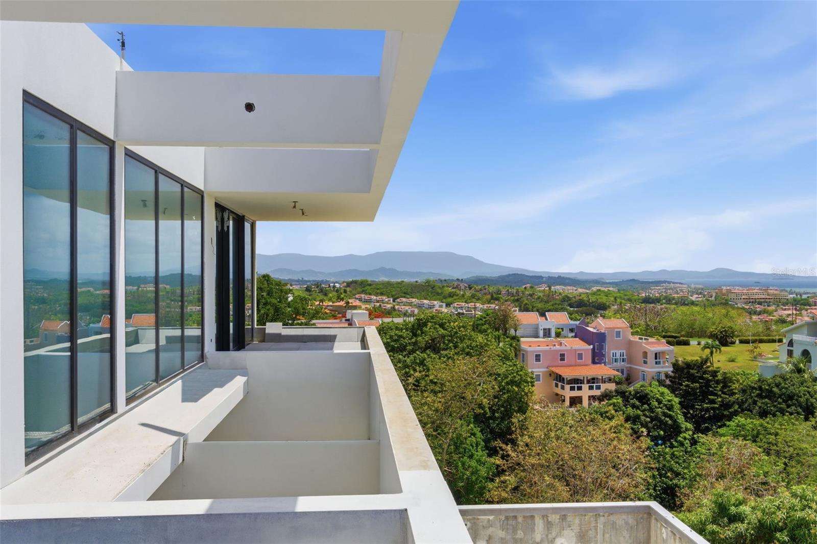22 ROBLE VALLEY PALMAS DEL MAR