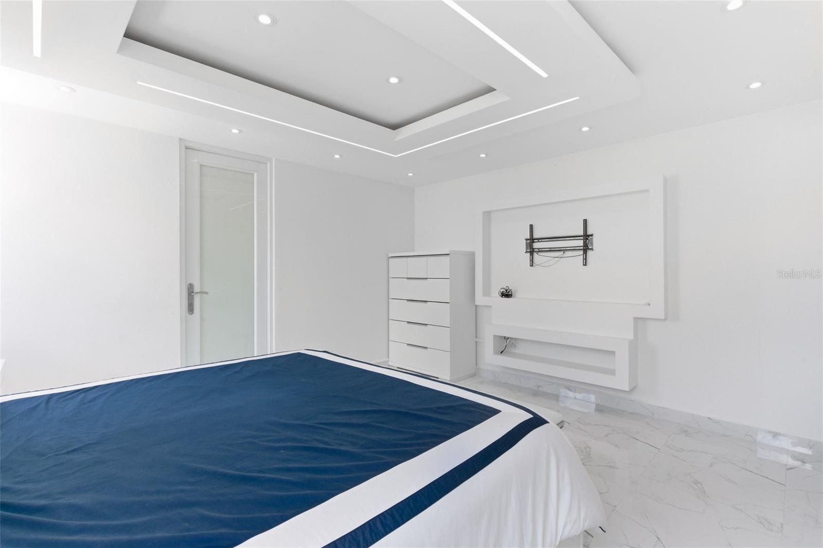 186 MONTECIELO LYRA ST.