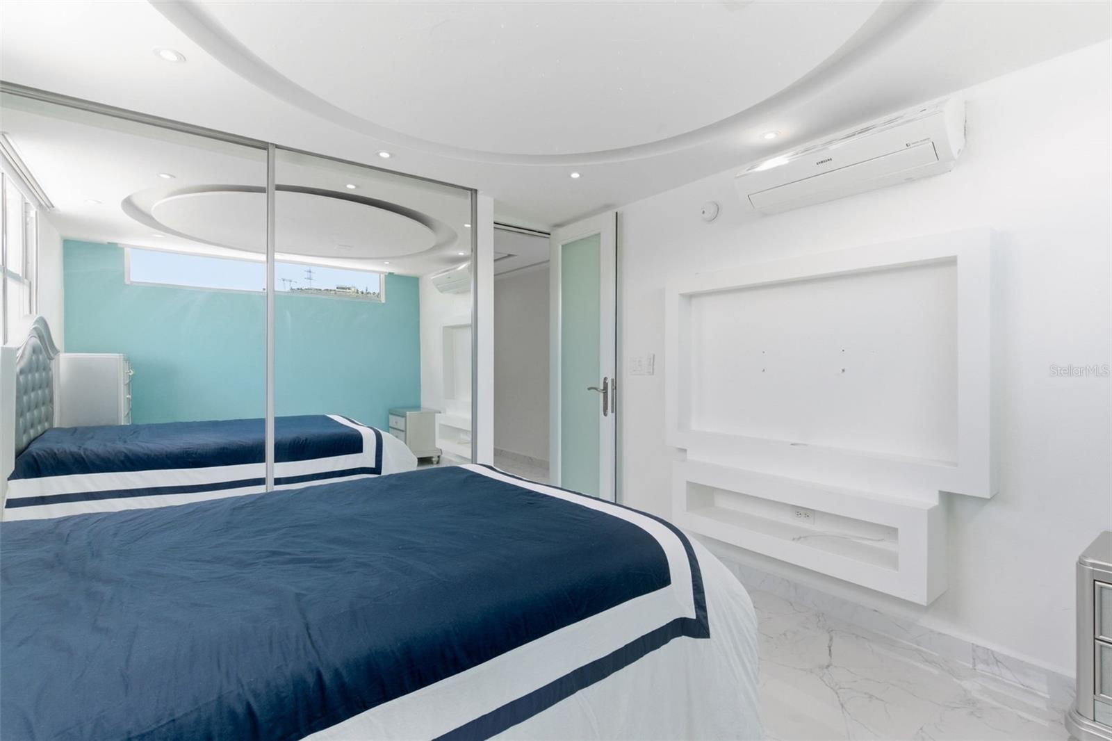 186 MONTECIELO LYRA ST.