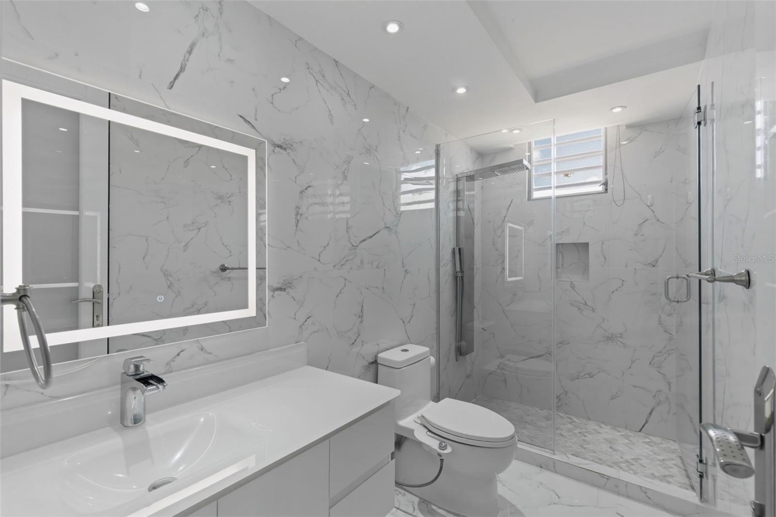 186 MONTECIELO LYRA ST.