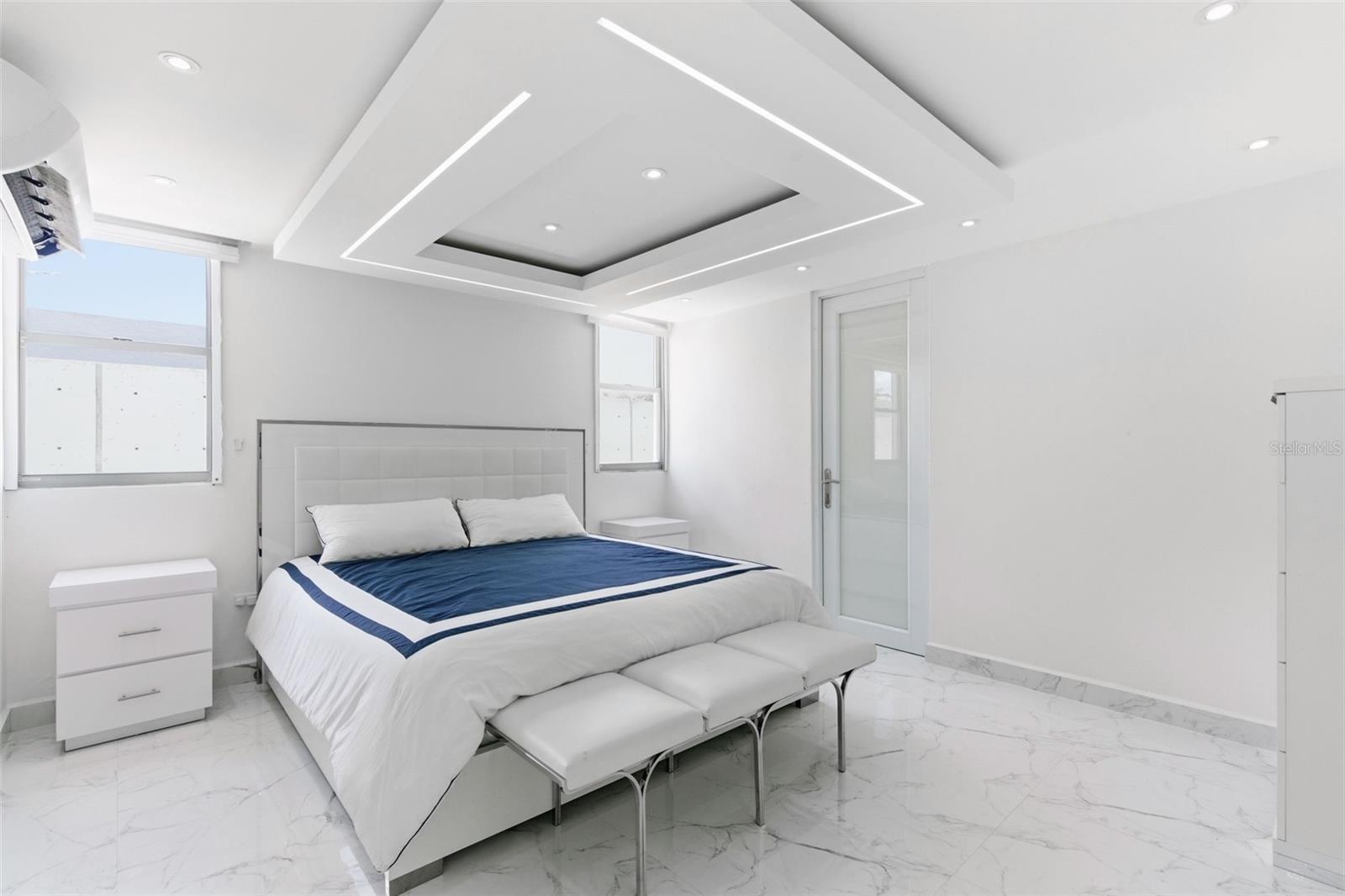 186 MONTECIELO LYRA ST.