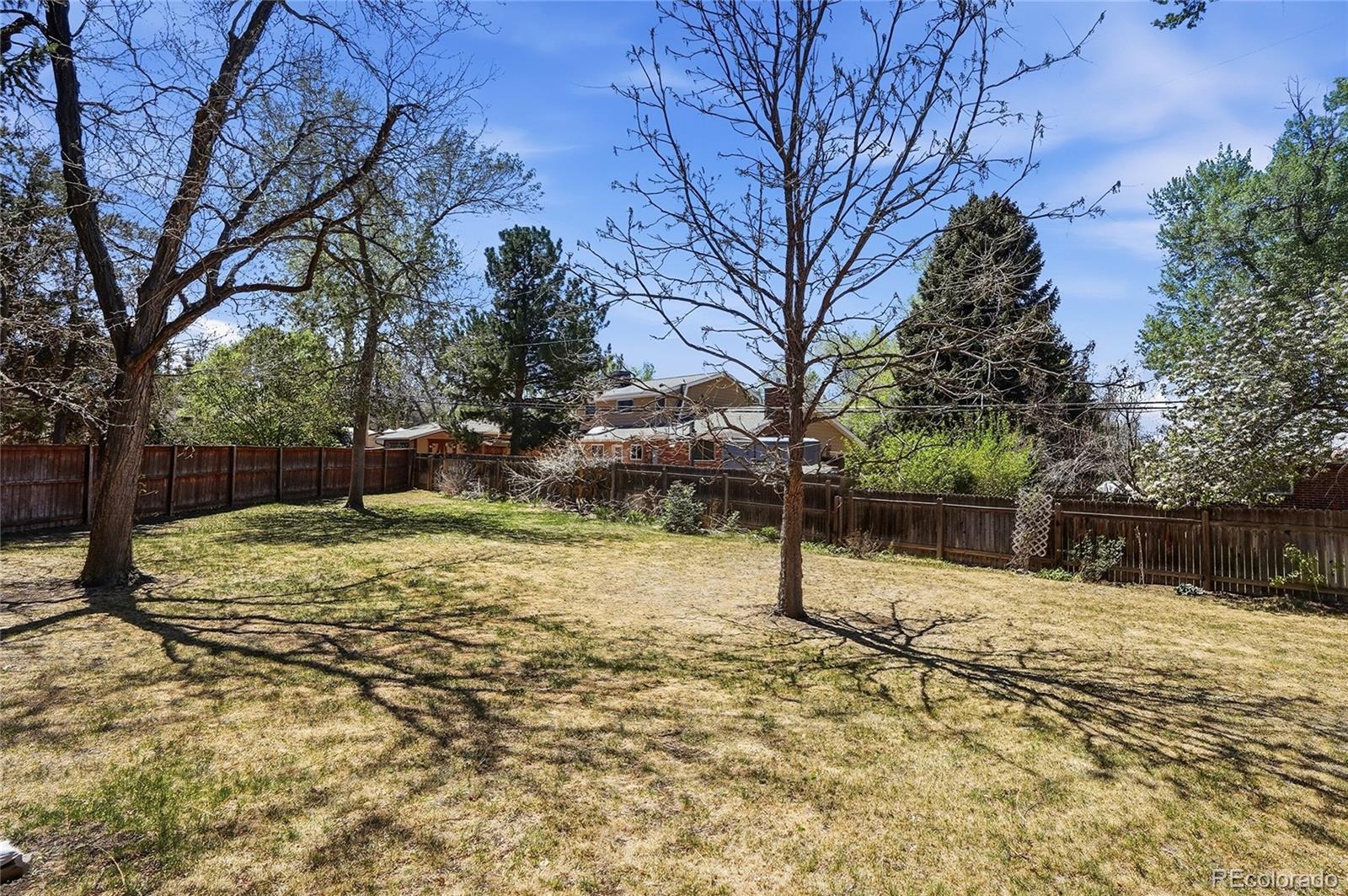 522 E Caley Drive