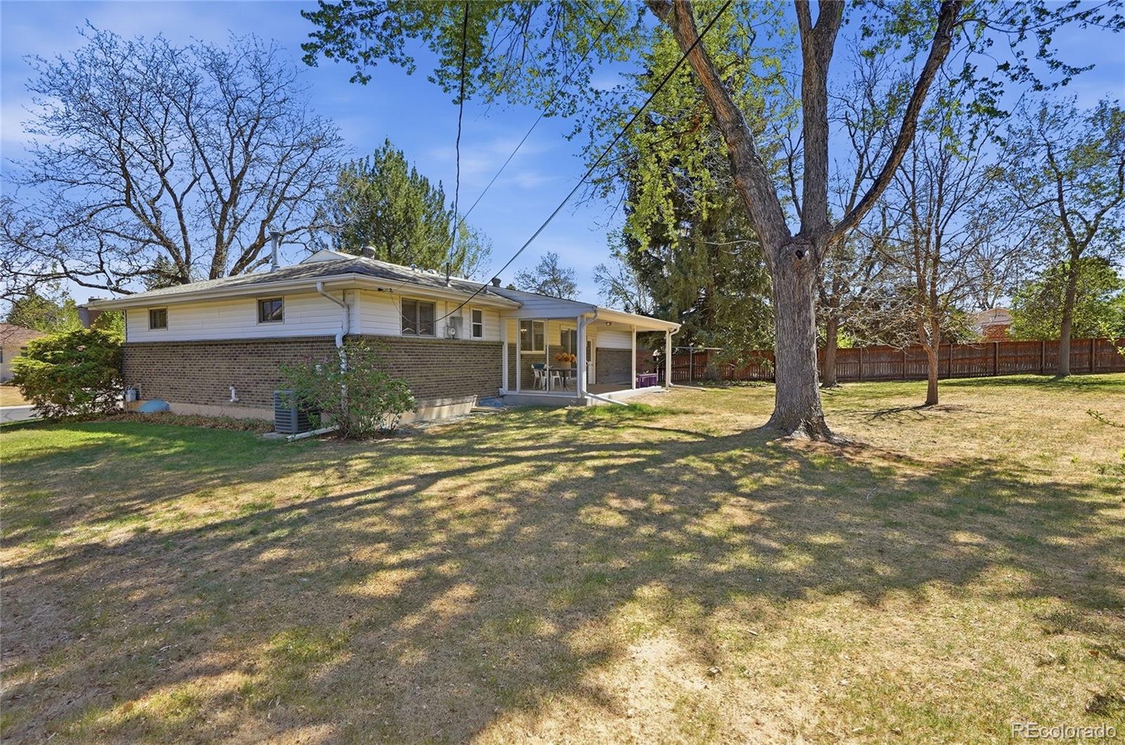 522 E Caley Drive