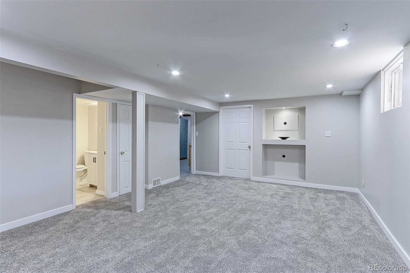 3373 W Monmouth Avenue