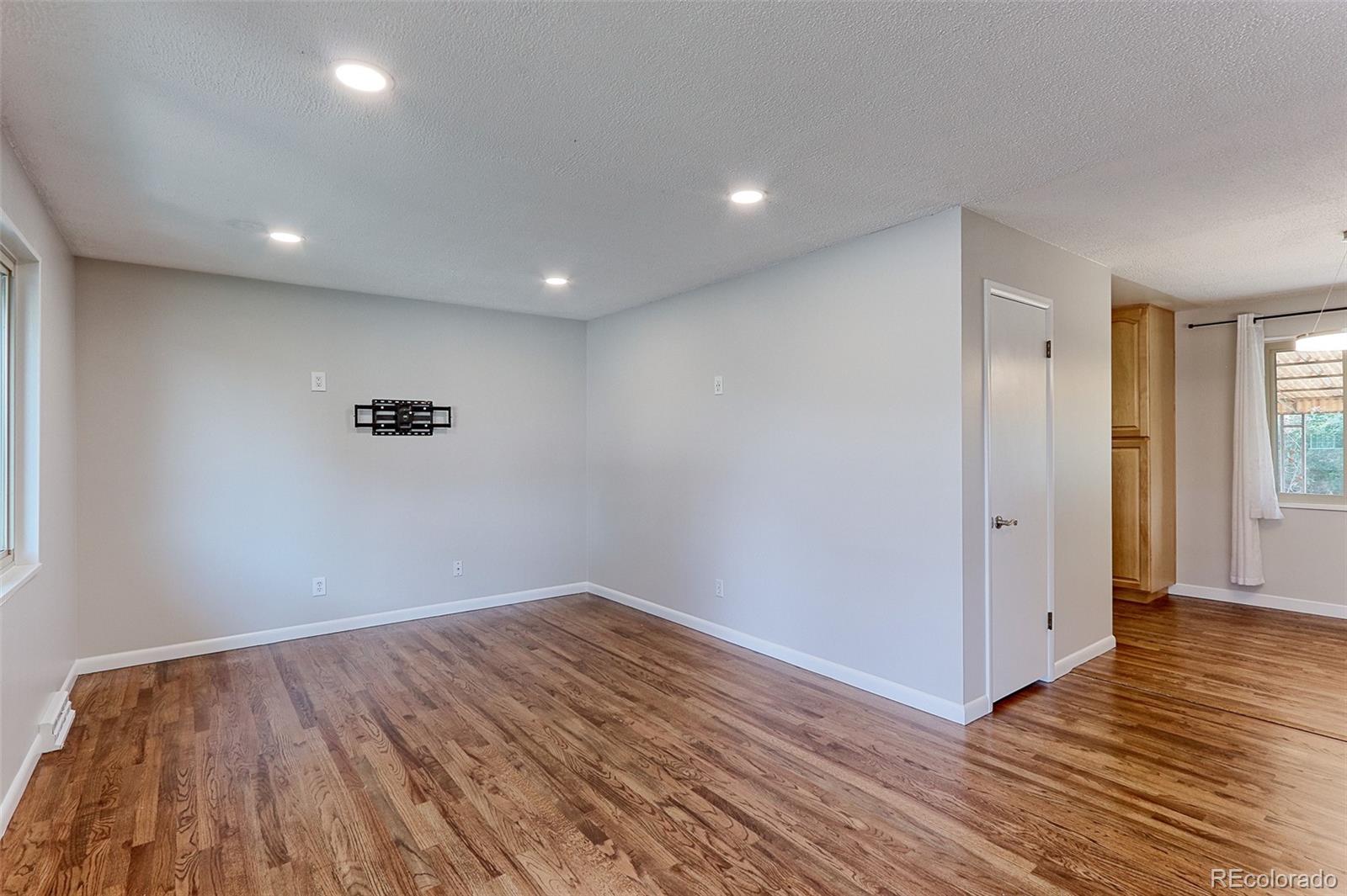 3373 W Monmouth Avenue