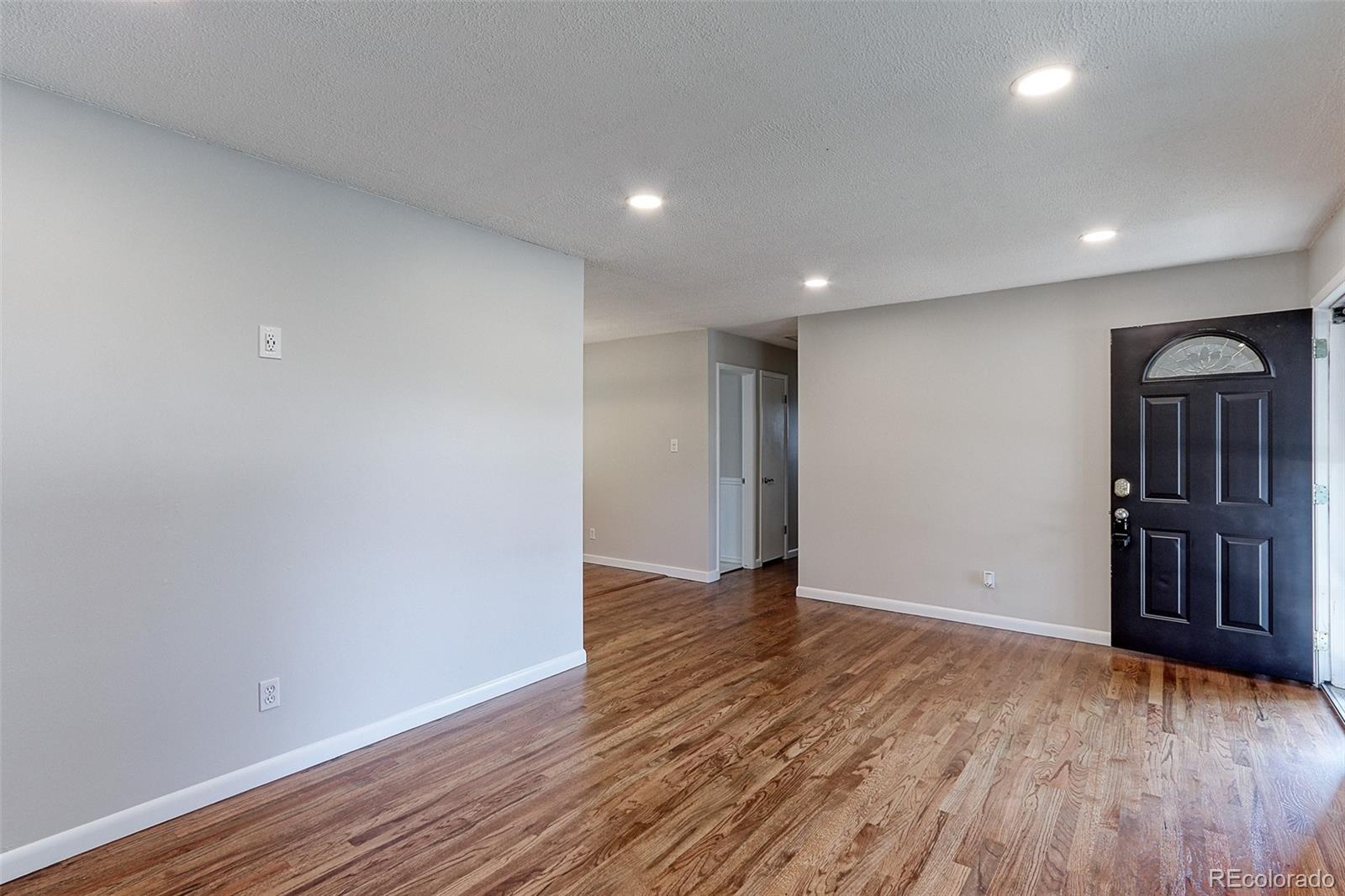 3373 W Monmouth Avenue