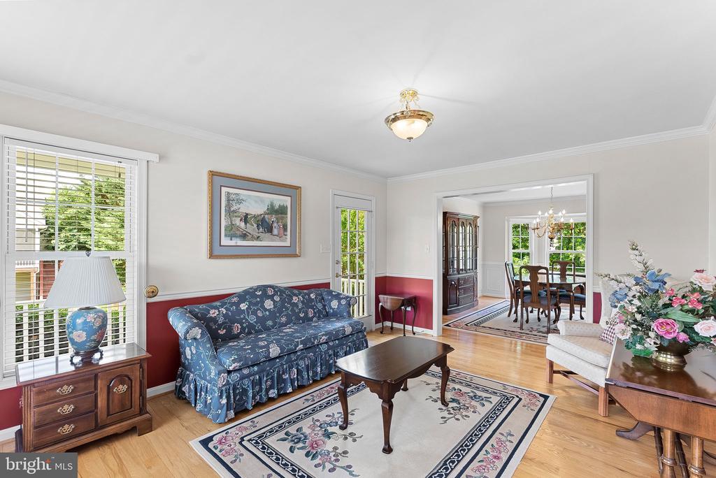 302 Edgar Ct