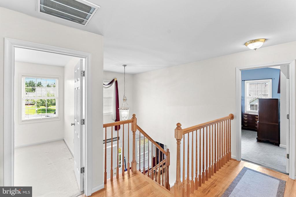 302 Edgar Ct