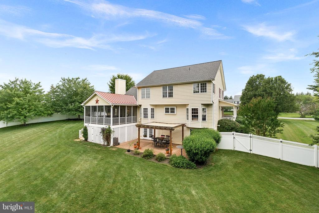 302 Edgar Ct