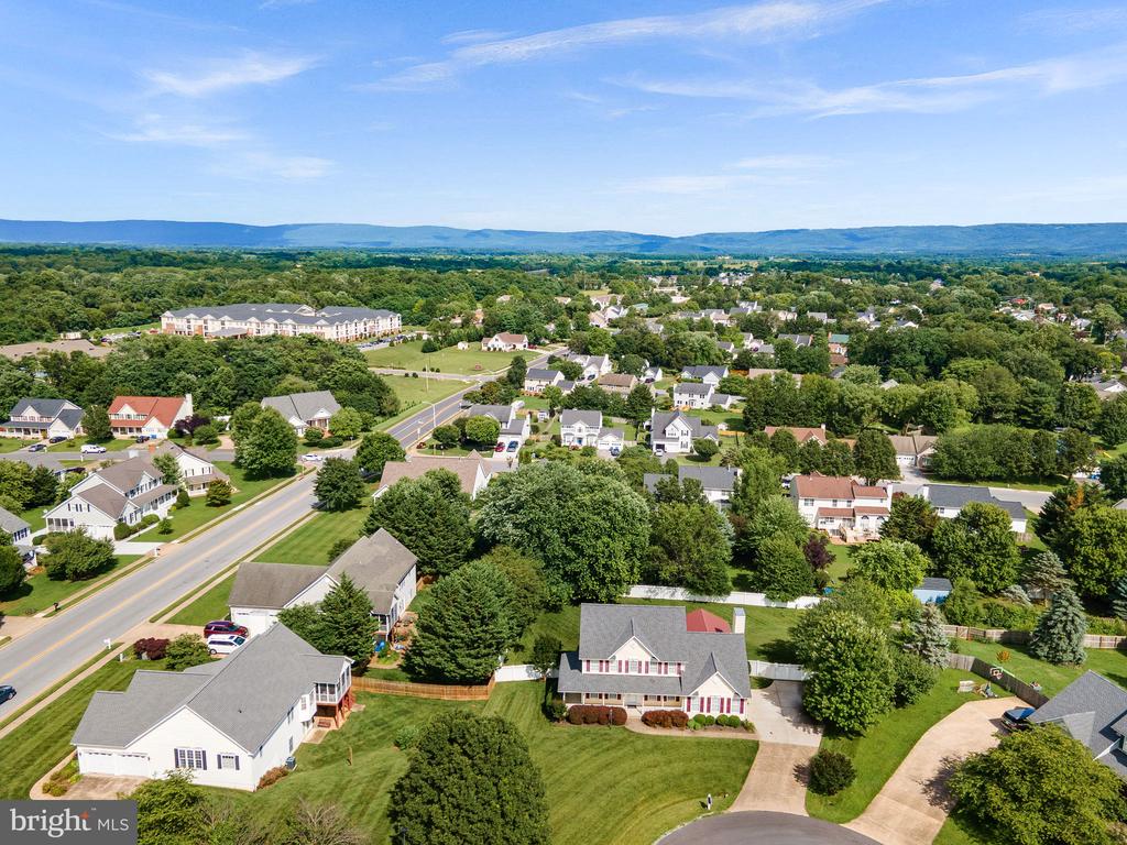 302 Edgar Ct
