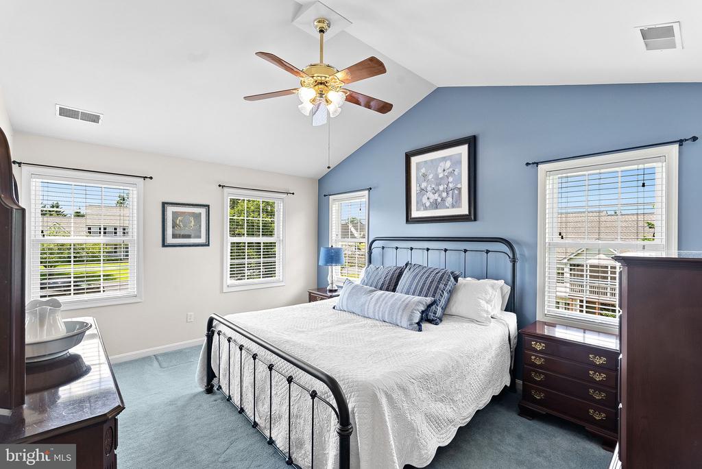302 Edgar Ct