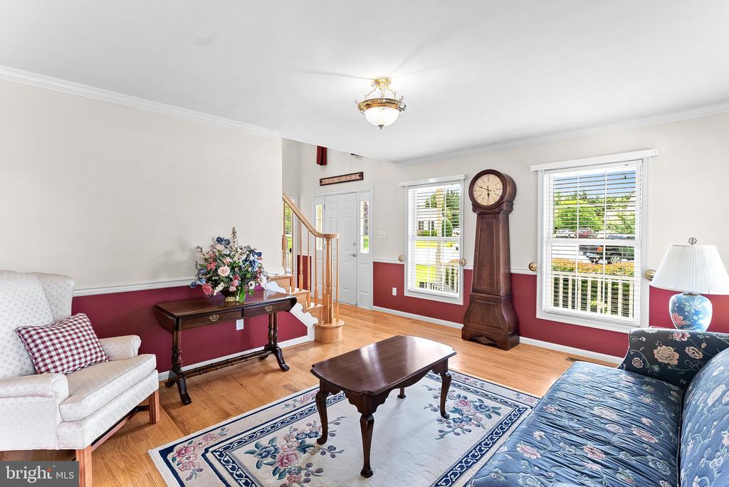 302 Edgar Ct