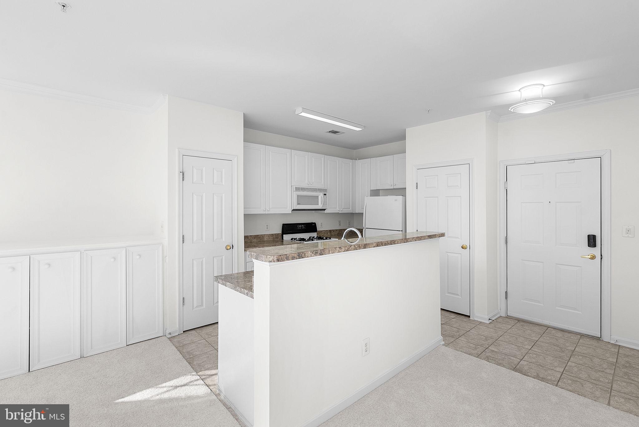 2664 Manhattan Pl #301