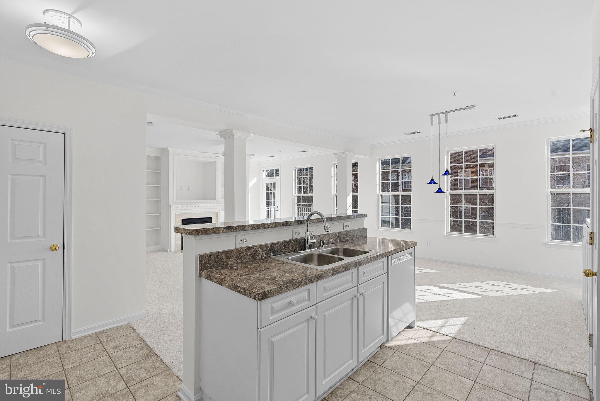 2664 Manhattan Pl #301