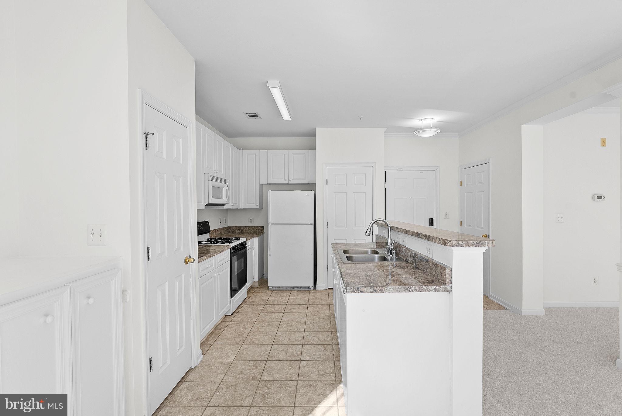 2664 Manhattan Pl #301