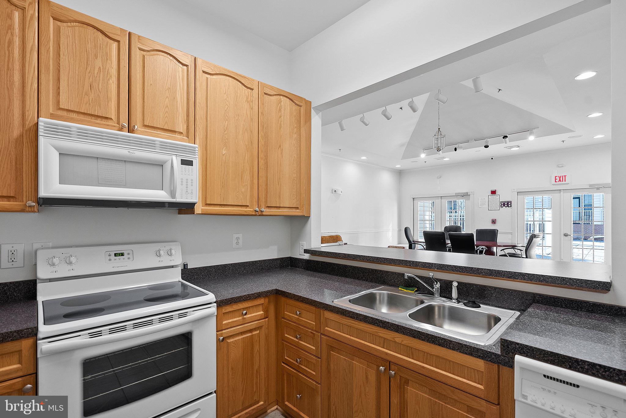 2664 Manhattan Pl #301