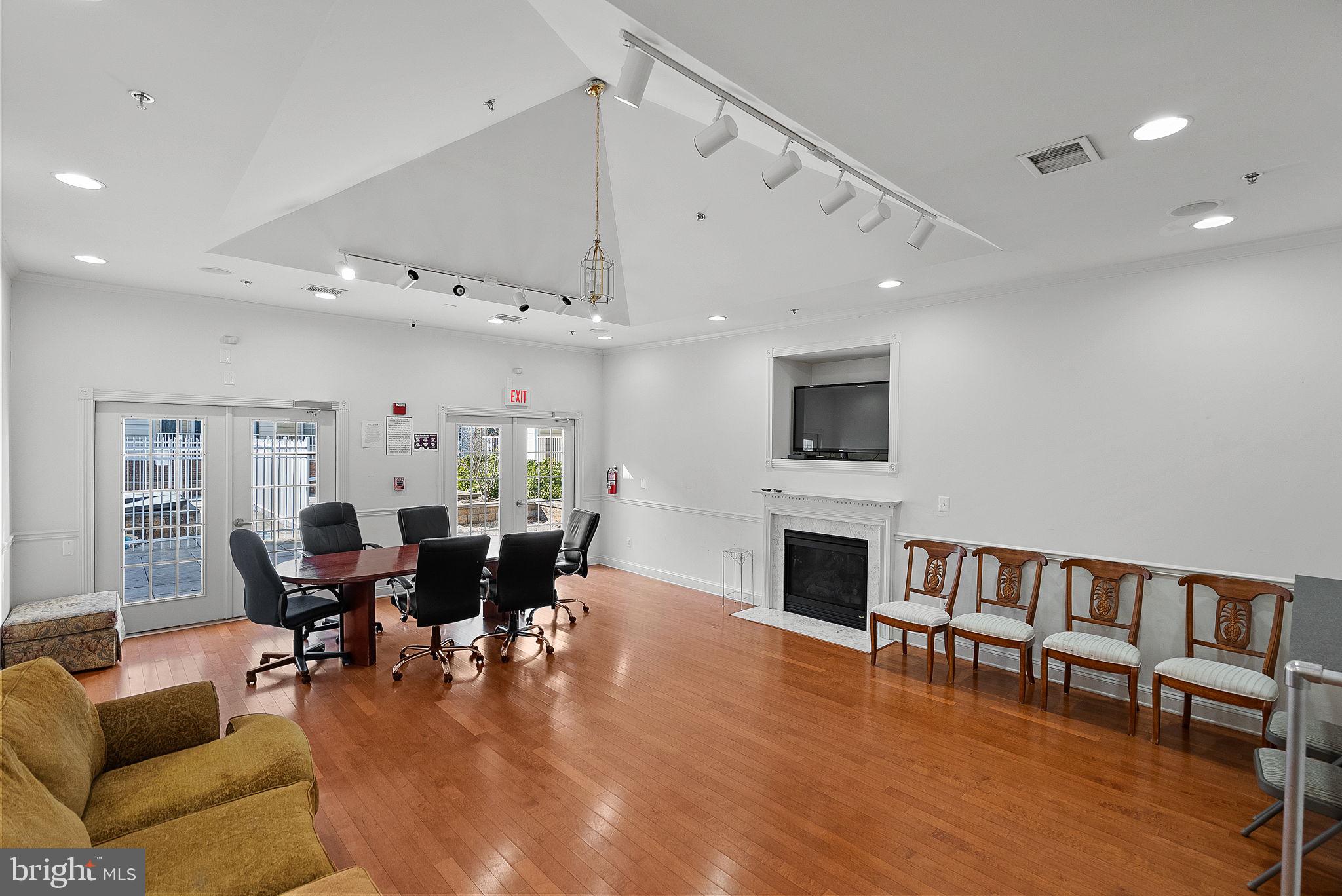 2664 Manhattan Pl #301