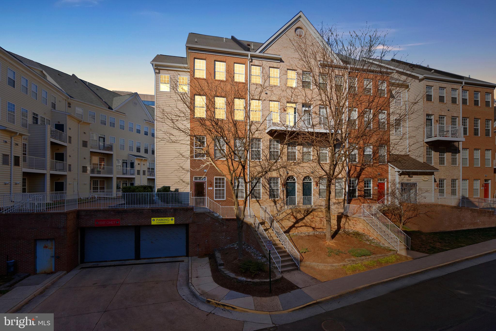 2664 Manhattan Pl #301