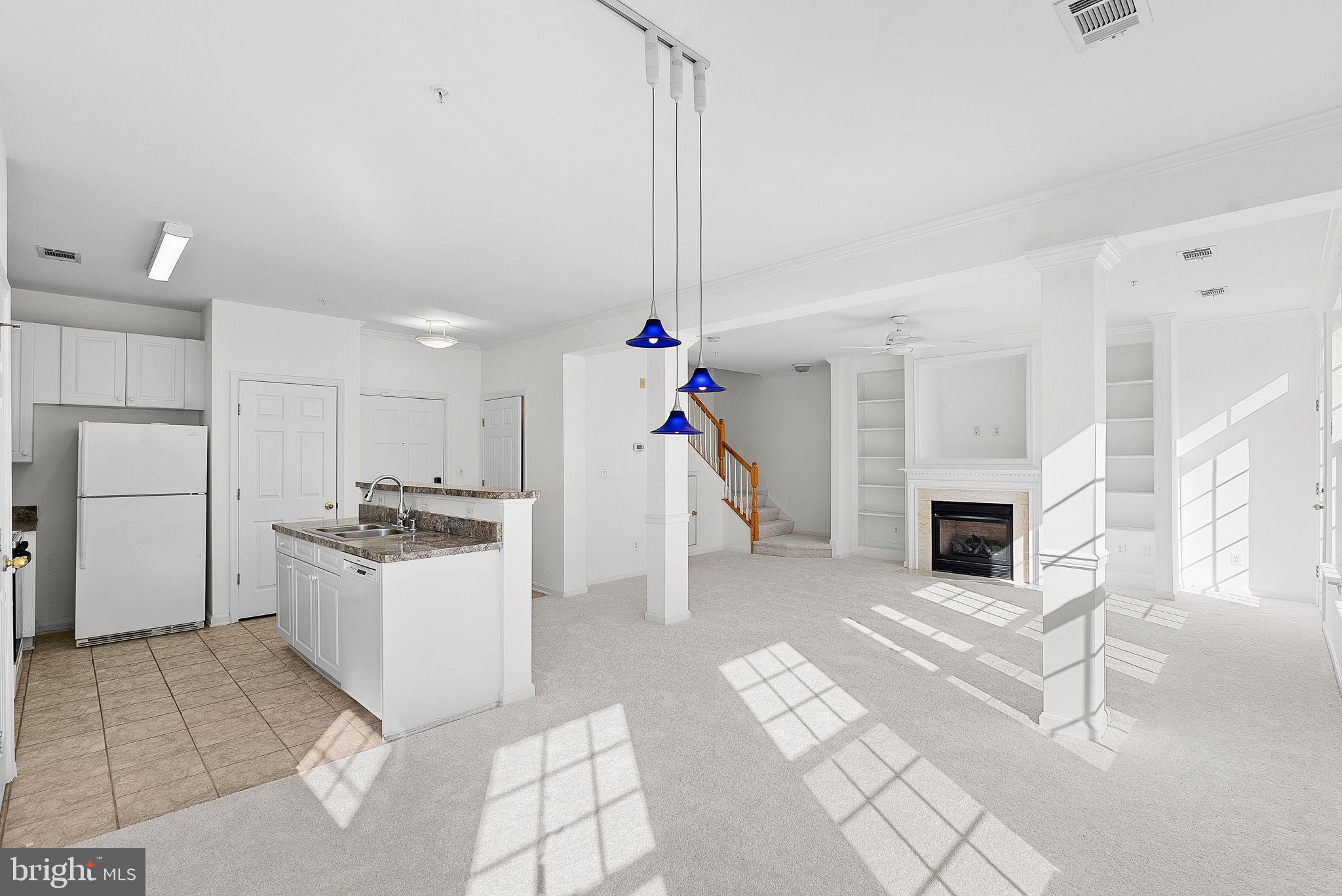 2664 Manhattan Pl #301