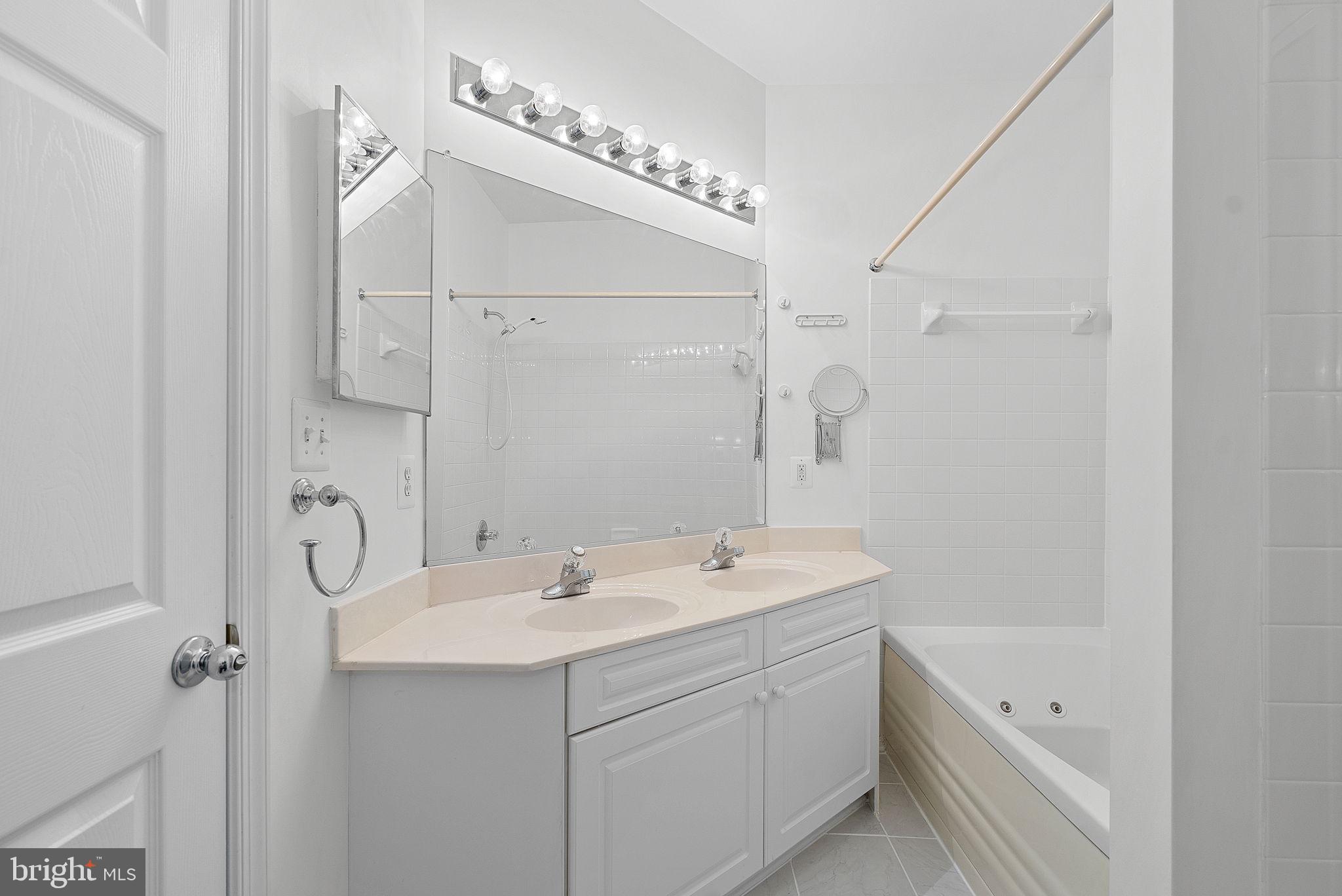 2664 Manhattan Pl #301