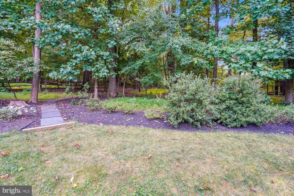11559 Holly Briar Ln