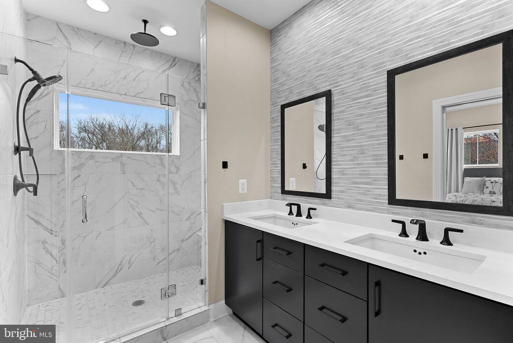 5159 RIDGEVIEW RETREAT DRIVE