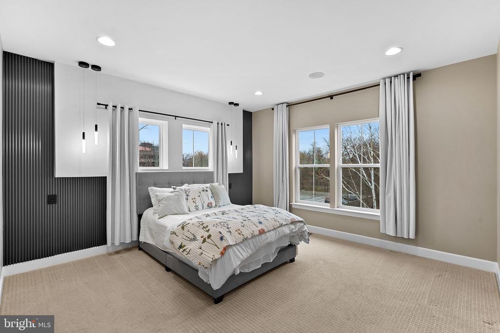 5159 RIDGEVIEW RETREAT DRIVE