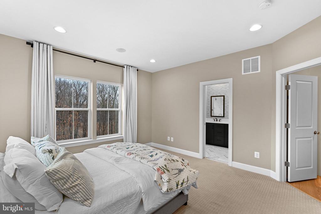 5159 RIDGEVIEW RETREAT DRIVE