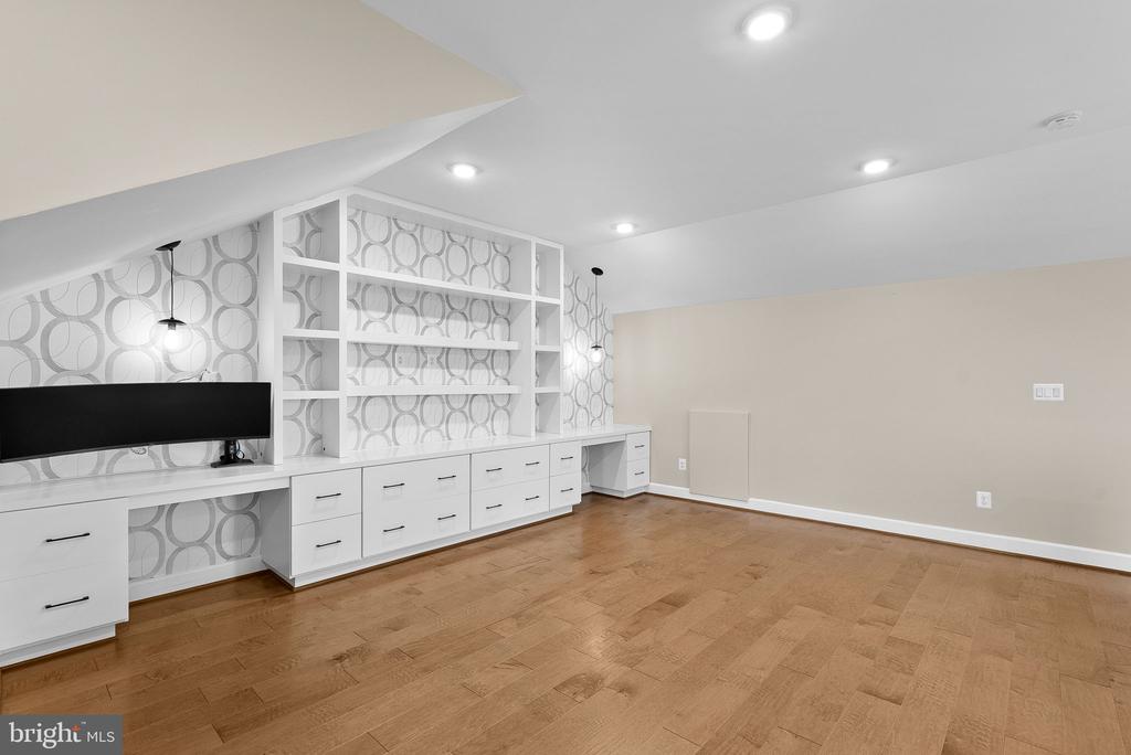 5159 RIDGEVIEW RETREAT DRIVE