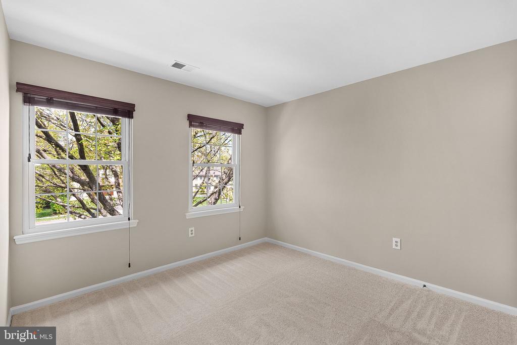 5507 GREENSHANK COURT