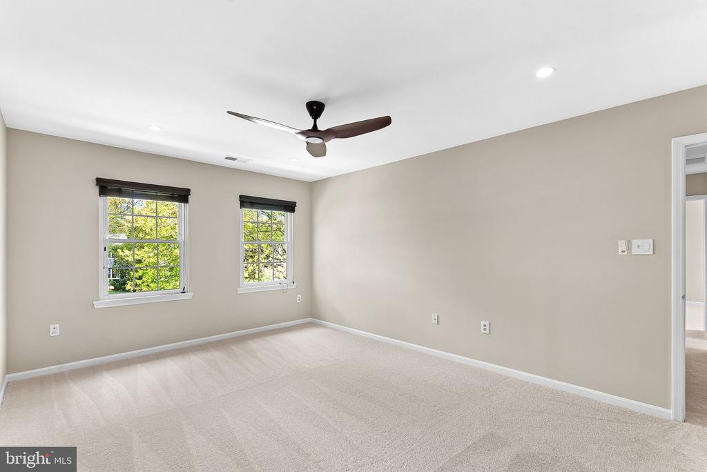 5507 GREENSHANK COURT